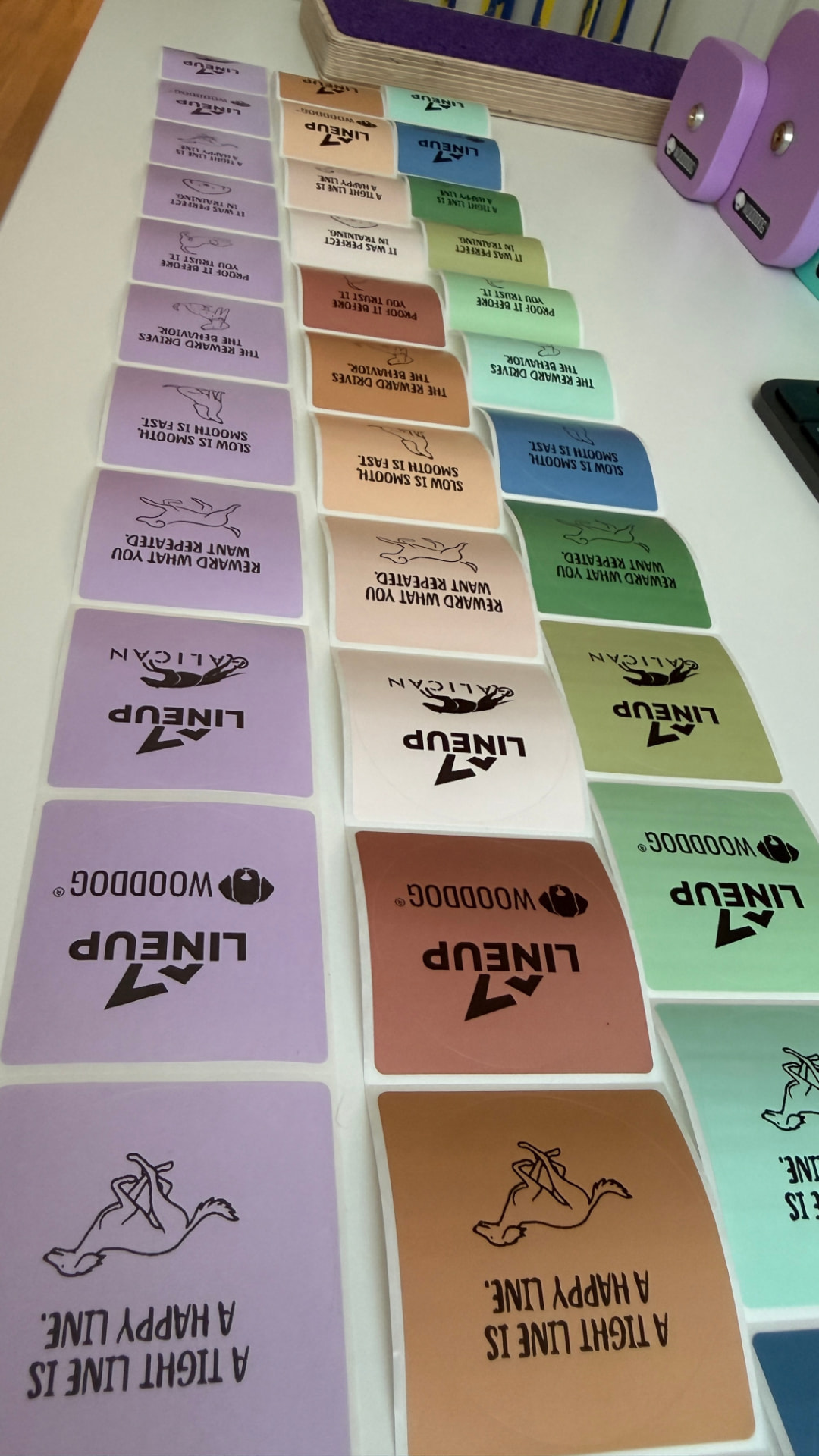 Labels og stickers med Lineup, Galican og Wooddog
